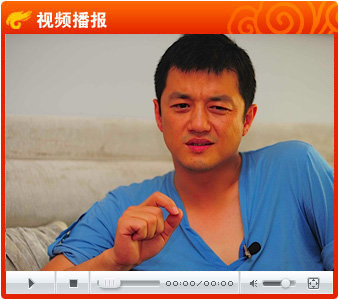 視頻：訪談過程中李亞鵬對妻子的愛意滿溢
