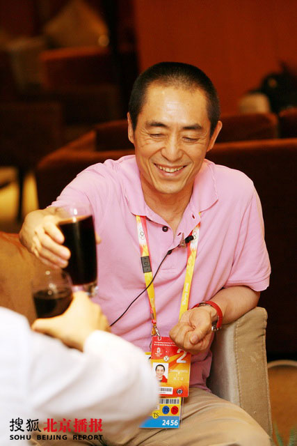 干杯！让我们共同祝贺北京奥运会成功召开！