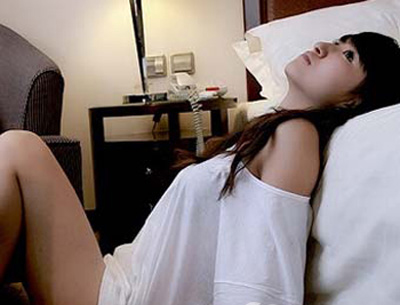 男带避孕套卧女子床下结果雷人-搜狐女人