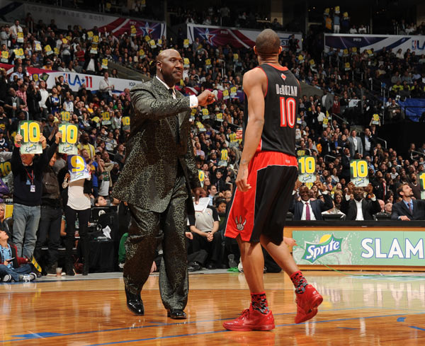 组图:德罗赞扣篮大赛集锦 上演回头望月得满分