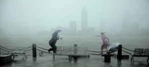 上海扛住“红色”台风：最大风雨已过 今明仍有暴雨