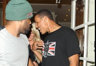 ���˰��׼�����ҹ˽��С������