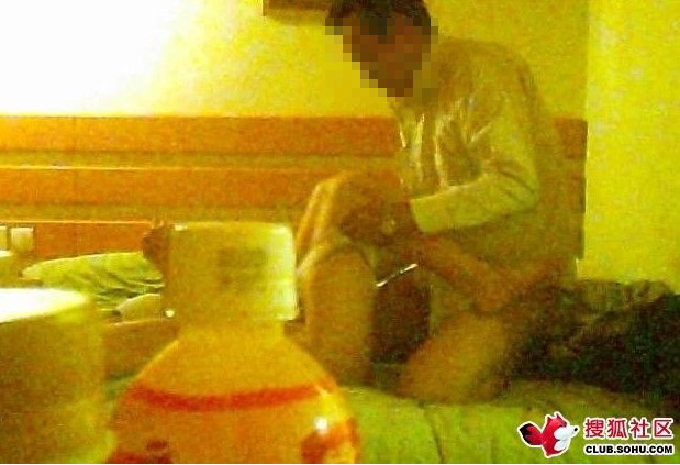 胶州一村干部被爆不雅视频 官方回应称已经处