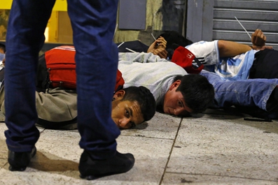 阿根廷国内暴乱 球迷血流满面警察出动