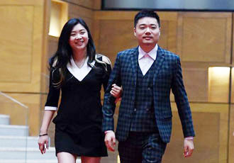 ������Я��Ů�ߺ�̺