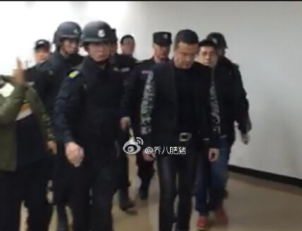 网传 杨坤吸毒 被抓 其工作室 否认 -搜狐新闻