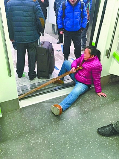 劳务纠纷未获圆满解决 女子逼停武汉地铁9分钟
