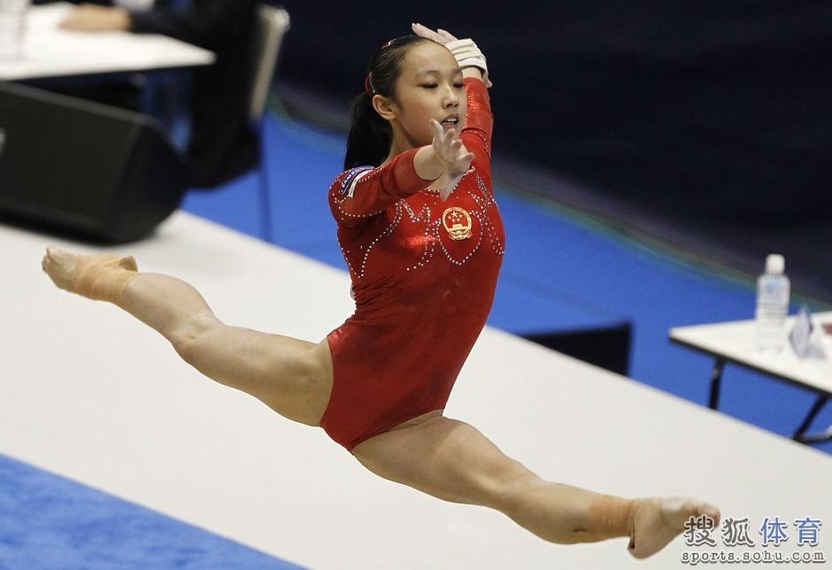 中国女团世锦赛首秀 何可欣失误表情沮丧