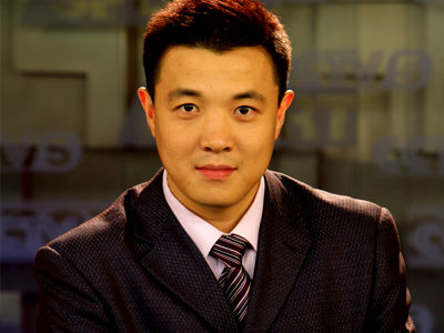 解说员杨建的动人解说感动了许多观众.