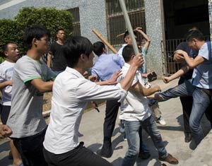 老板欠薪:深圳工业园发生群殴 警方鸣枪