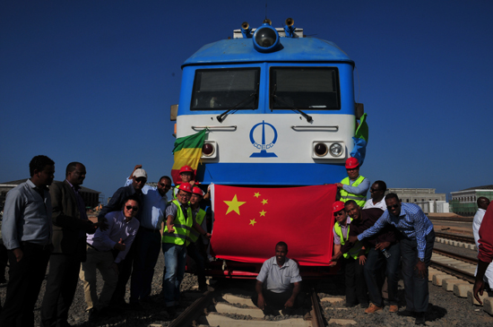 中国援助非洲铁路图片
